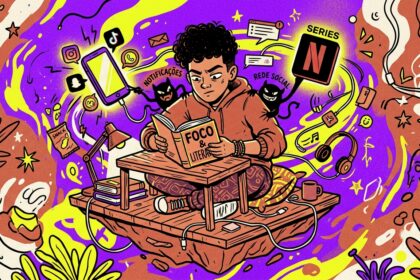 Uma ilustração vibrante e estilizada de um jovem de cabelos cacheados e moletom vermelho tentando ler um livro intitulado "FOCO & LITERATURA". Ele está sentado em uma plataforma flutuante de madeira e exibe uma expressão de forte concentração. Ao seu redor, há um turbilhão psicodélico de cores roxas e amarelas repleto de distrações: um celular flutuante exibindo logotipos de redes sociais, fones de ouvido, um pacote de salgadinho e pequenas criaturas escuras que simbolizam "NOTIFICAÇÕES" e "REDE SOCIAL", além de um grande ícone da Netflix com a palavra "SERIES".