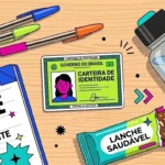 Ilustração vetorial em vista superior organizando os itens essenciais para um dia de prova sobre uma mesa de madeira. O kit inclui um caderno com o título "EXAME - KIT DO ESTUDANTE", uma Carteira de Identidade (RG), canetas transparentes, uma garrafa de água com adesivos e uma barra de cereais identificada como "LANCHE SAUDÁVEL".