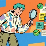 Ilustração conceitual de um jovem de cabelo verde e moletom estampado utilizando uma lupa para revisar diversos papéis e cartões flutuantes. Cada bloco de notas exibe linhas de texto acompanhadas por ícones circulares com sinal de visto verde (check-mark), em um fundo abstrato e colorido.